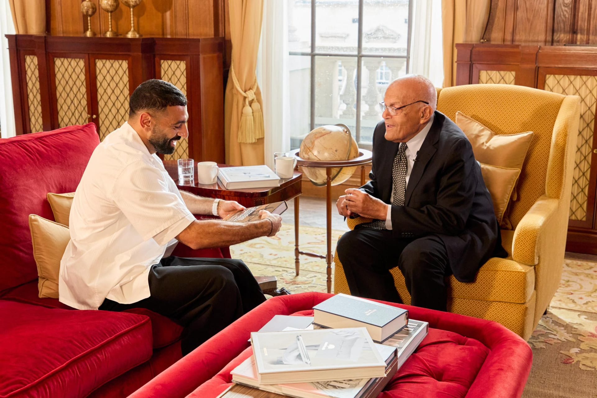 لقاء الأساطير.. محمد صلاح يحاور الدكتور مجدي يعقوب في لقاء خاص جدًا